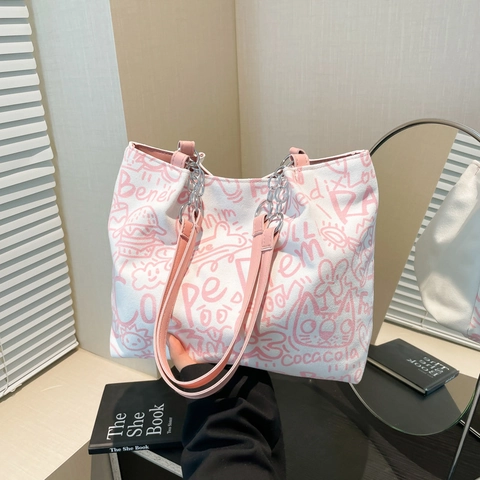 Fashion Graffiti Printed Tote Bag Large Capacity PU Cloth Shoulder Bag With Chain Strap And Cloud Plush Charm For Women
