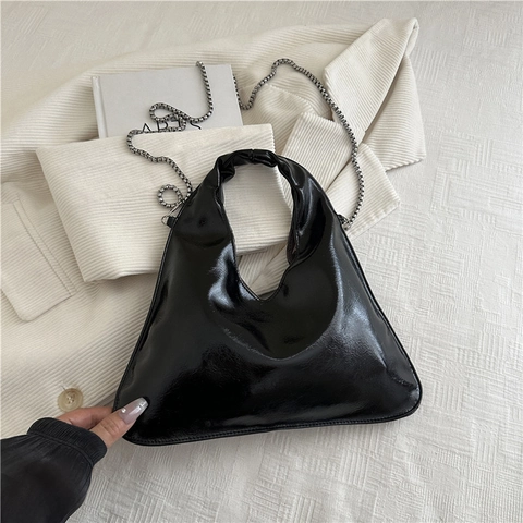Damen Dreieck Lackleder Schultertasche Mit Silberner Kette Minimalistisch Glänzende PU Umhängetasche Für Den Täglichen Mode
