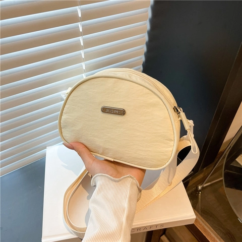 Einfache Halbmond Umhängetasche Aus Nylon Für Damen Kleine Minimalistische Schultertasche Vielseitige Schicke Pendler Handtasche