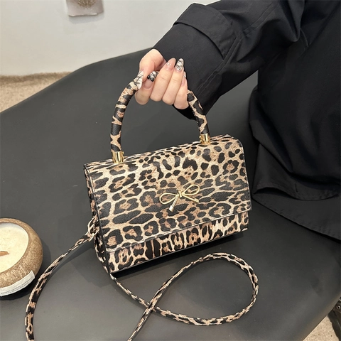 Women Leopard Print Shoulder Bag PU Leather Crossbody Bag With Gold Bowknot Clasp Small Square Handbag Casual Fashion Satchel