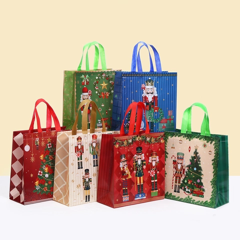 Christmas Gift Bags Laminated Non-Woven Waterproof Nutcracker Soldier Printed Handheld Tote Bags For Holiday Favors
