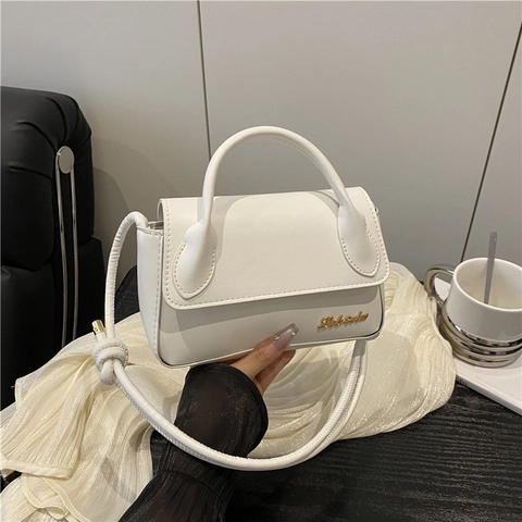 Damen Minimalistische PU Leder Klappe Quadratische Tasche Handtasche Mit Gold Metal Logo Knoten Detail Schultergurt Umhängetasche