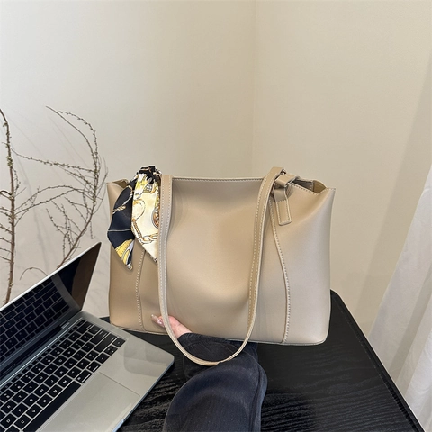 Borsa Tote da Donna in Pelle PU Grande Capacità Con Foulard in Raso Decorativo Cuciture a Contrasto Borsa a Tracolla