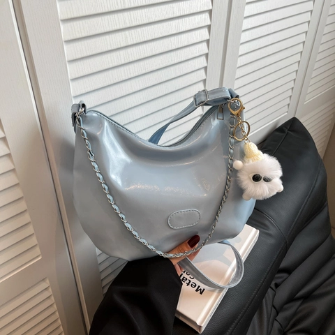 Borsa a Spalla Hobo da Donna in Pelle PU Lucida Con Catena in Metallo Grande Capacità Borsa a Tracolla Casual per Scuola Pendolarismo