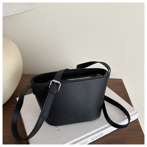 Minimalistische PU Leder Umhängetasche Eimertasche Für Damen 2025 Mode Kleine Schultertasche Einfarbig Reißverschluss Lässige Reisehandtasche