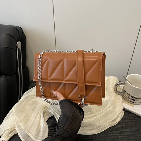 Women's Minimalist PU Leather Geometric Quilted Shoulder Bag Silver Chain Crossbody Small Square Flap Bag For Daily Travel