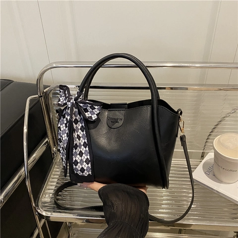 Vintage PU Leder Eimertasche Für Damen Mode Handtasche Mit Kariertem Seidentuch Dekoration Straßentrend Pendeln Schulter Umhängetasche