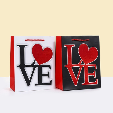 Valentine's Day Heart Print Kraft Paper Gift Bags LOVE Letter Red Heart Pattern Tote Bags With Rope Handles For Party Favor Wrapping