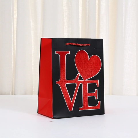 Valentine's Day Heart Print Kraft Paper Gift Bags LOVE Letter Red Heart Pattern Tote Bags With Rope Handles For Party Favor Wrapping