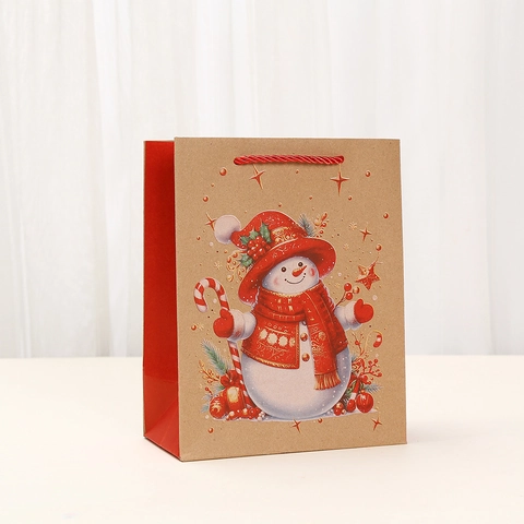 Christmas Kraft Paper Gift Bag Cartoon Santa Snowman Printed Holiday Packaging Bag With Red Handle Handheld Favor Bag For Party