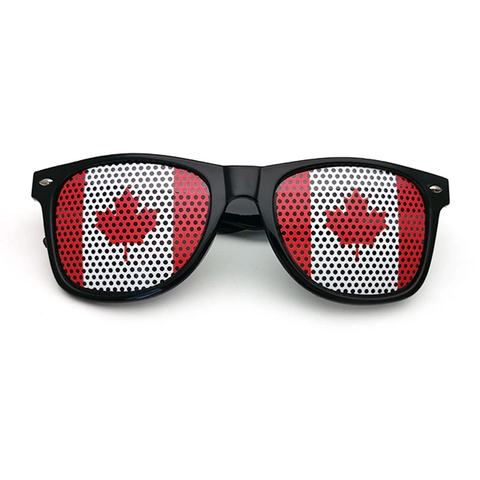 Canada Vlag Feest Zonnebril Geperforeerde Lens PC Frame Novelty Shades Canada Dag Wereldbeker Viering Gear Mannen Vrouwen
