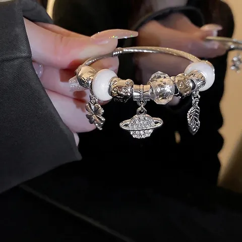 Bracelet Jonc À Charmes En Fil D'acier Inoxydable Avec Pendentifs En Alliage Et Perles Pour Femmes Bijoux De Mode