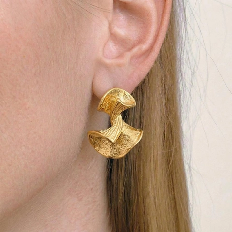 Gehämmerte Fächerform Ohrstecker 18K Vergoldet Edelstahl Wasserdicht Hypoallergen Französisch Retro Stil Für Damen