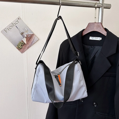 Women Large Capacity Oxford Shoulder Bag Minimalist Messenger Bag Versatile Japanese Retro Style Commuter Tote Bag