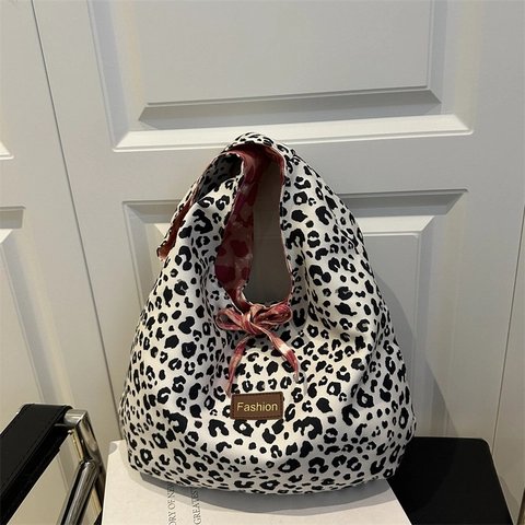 Dames Grote Capaciteit Luipaardprint Nylon Tote Bag Mode Label Strik Schoudertas Woon-werkverkeer Casual Street Style Tas