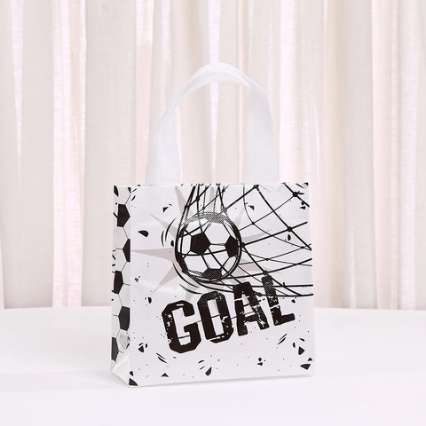 Soccer Theme Non-Woven Gift Bags Soccer Goal Pattern Tote Bags For Kids Birthday Party Sport Event Handheld Favor Bags White Black