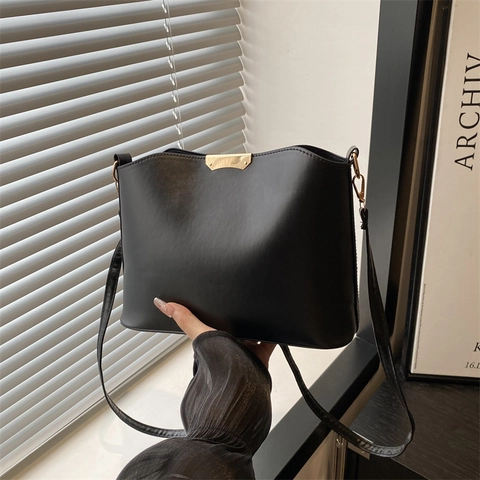 Women Fashion Shell Crossbody Bag Large Capacity PU Leather Shoulder Bag With Wide Strap Solid Color Retro Urban Chic Handbag