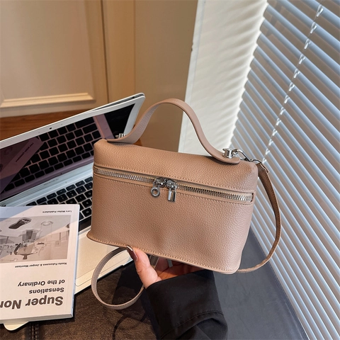 Sac à Épaule Boxy Minimaliste pour Femme en Cuir PU Grainé Avec Poignée Supérieure Doubles Fermetures Éclair Argentées Sacoche