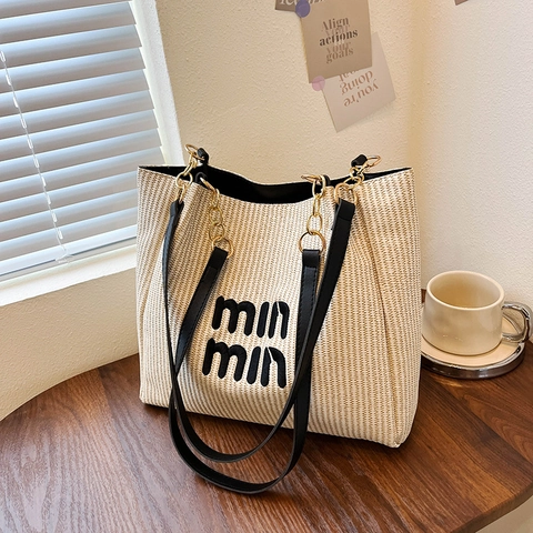 Borsa a Spalla da Donna Urbana Grande Capacità in Pelle PU Con Catena Ricamo Lettere Casual Semplice Borsa Tote Vacanza