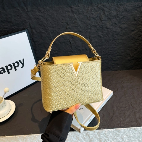 Borsa a Tracolla da Donna in Pelle PU Intrecciata Lusso Fibbia in Metallo a V Oro Elegante Borsa a Mano Retrò Per Pendolari