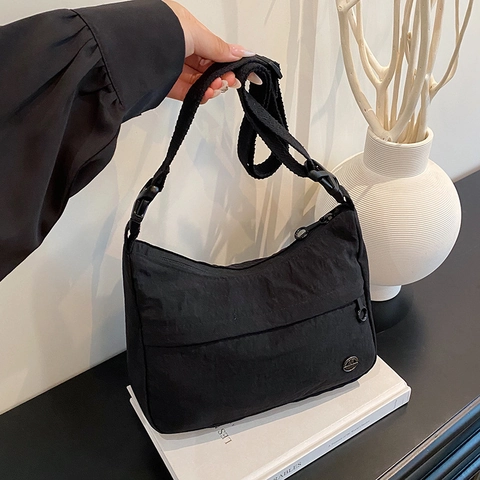 Sac Bandoulière Minimaliste en Nylon pour Femmes Avec Sangle Réglable Imperméable Décontracté Sac à Épaule Couleur Unie Crescent Tote