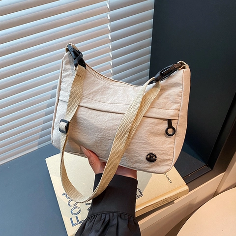 Sac Bandoulière Minimaliste en Nylon pour Femmes Avec Sangle Réglable Imperméable Décontracté Sac à Épaule Couleur Unie Crescent Tote