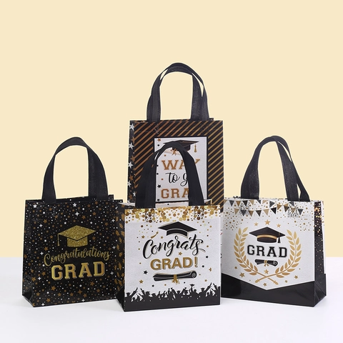 Non-Woven Graduation Gift Bag With Gold Stamping Congratulations Grad Doctoral Cap Stars Pattern Party Favor Treat Bag For Graduates
