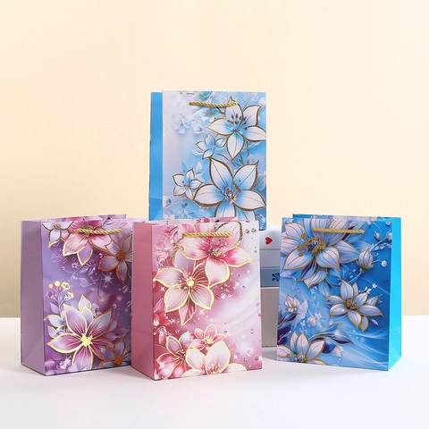 Elegant Floral Lily Paper Gift Bag With Gold Hot Stamping White Cardboard Handbag With Handles For Wedding Party Gift Packaging