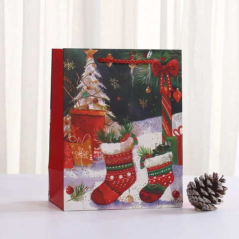 Christmas Gift Paper Bags White Cardboard Festive Handle Handbags For Holiday Party Favors Treats Santa Claus Snowman Print