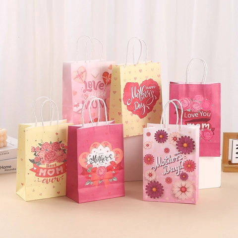 Bolsa de Regalo de Papel Kraft Día de la Madre Patrón de Corazón Floral Best MOM Ever Bolsa Estampada para Fiesta Mujer Regalo