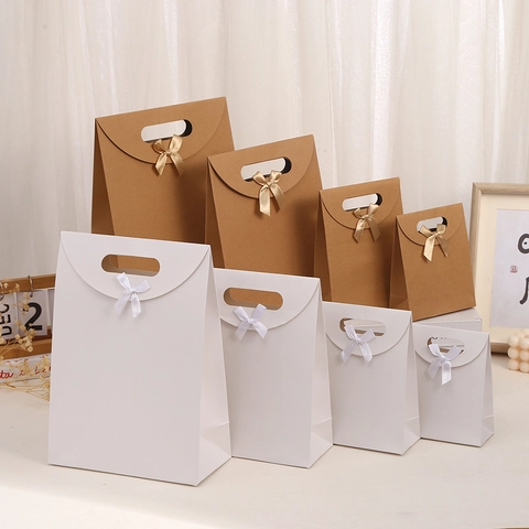 Kraftpapier Cadeautas Met Flip-top En Satijnen Strik Handvat Draagbare Verpakkingstas Voor Bruiloft Feest Kleding Cadeauverpakking