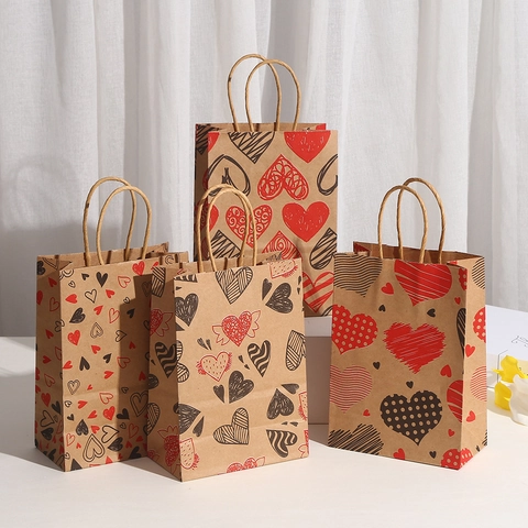 Heart Pattern Kraft Paper Gift Bags With Handles Valentine's Day Romantic Gifting Party Favor Bags Brown Souvenir Handbags