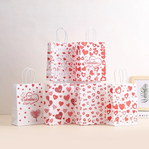 Valentine's Day Kraft Paper Gift Bags Heart Print Party Favor Bags With Handles For Holiday Gift Wrapping Candy Shopping Bags