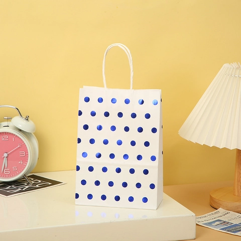 Polka Dot Kraft Paper Gift Bags With Handles For Birthday Wedding Party Favors Packaging Gold Silver Red Blue Dots Cardboard Treat Bags Handheld Paper Bags