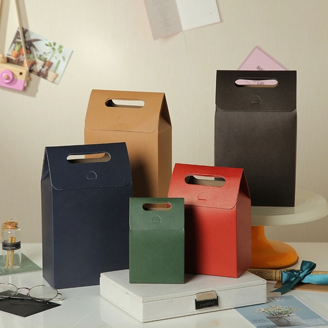 Solid Color Kraft Paper Gift Bag With Integrated Die-cut Handle Flip Cover Minimalist Packaging Box For Wedding Party Favor