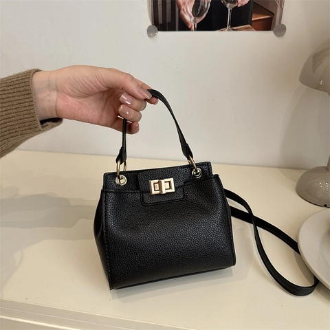 Women's Urban Minimalist Lychee Pattern PU Leather Bucket Bag Retro Solid Color Crossbody Shoulder Bag With Gold Lock