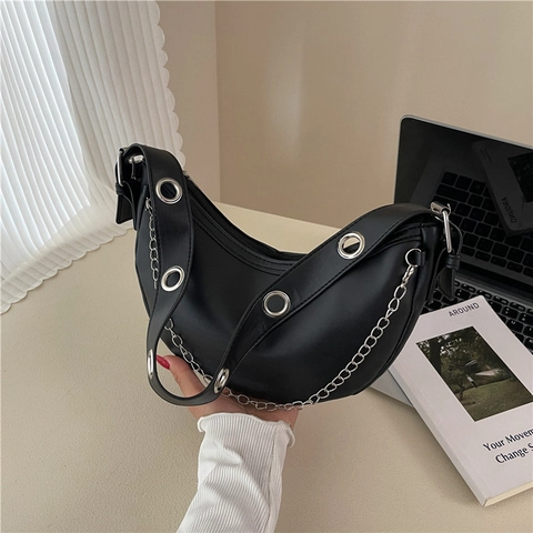 Damen Fashion PU Leder Halbmond Hobo Tasche Mit Silberner Kette Und Ösenriemen Retro Punk Achsel Schultertasche Schwarz