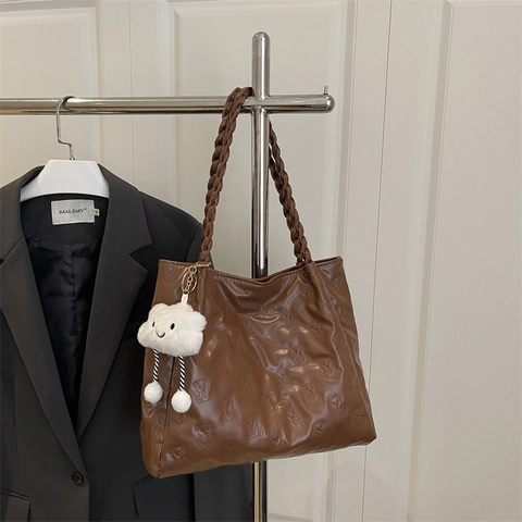 Damen Bär Geprägte PU Leder Tote Tasche Mode Geflochtener Griff Schultertasche Mit Wolkenanhänger Lässige Pendler Achseltasche
