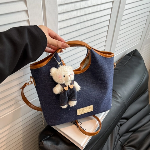 Vintage Denim Bucket Τσάντα για Γυναίκες Contrast PU Leather Trim Retro Tote Bag Με Μενταγιόν Αρκουδάκι Τσάντα Ώμου