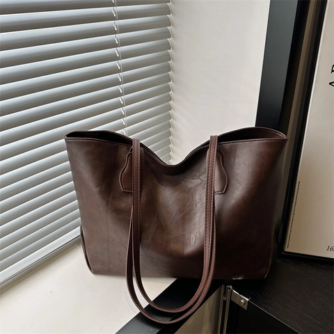 Vintage PU Leather Tote Bag For Women Large Capacity Shoulder Bag Minimalist Commuter Handbag Retro Underarm Bag Solid Color Daily Purse