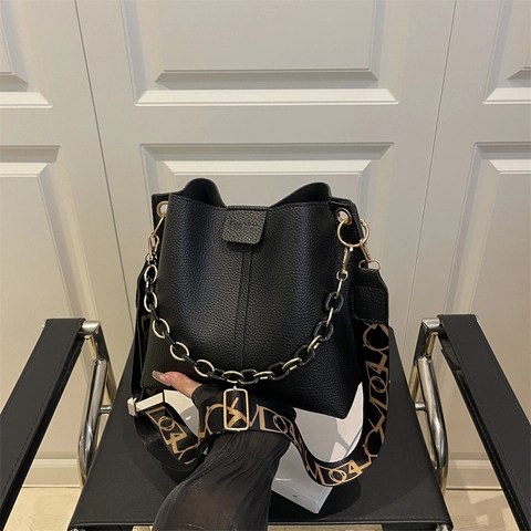 Bolso de Cubo de Moda para Mujer de Cuero PU con Textura de Litchi Bolso de Hombro con Cadena y Correa Ancha Estampada