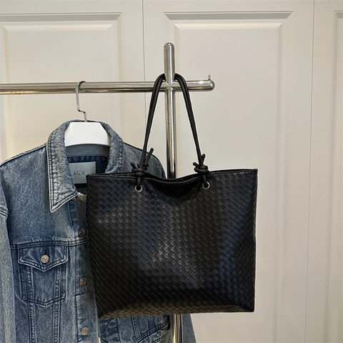 Woven Large Capacity Shoulder Bag Retro Minimalist PU Leather Underarm Tote Handbag For Women Solid Color Casual Daily Bag