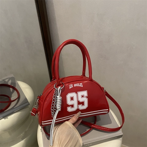Borsa a Spalla da Donna in Pelle PU con Stampa Varsity Retro Los Angeles 95 Pattern a Lettere e Numeri con Ciondolo a Catena