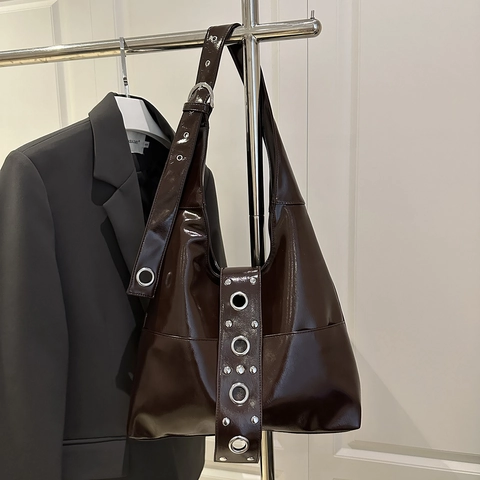 Women Fashion Patent Leather Hobo Bag With Rivets Metal Grommets Wide Strap Large Capacity Shoulder Bag Vintage Tote Handbag