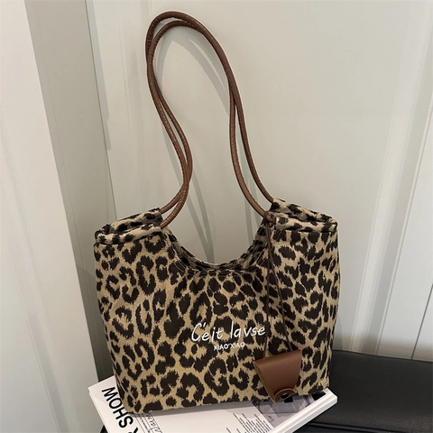 Borsa Tote in Tela a Grande Capacità Con Stampa Leopardata per Donna Autunno Inverno Borsa a Spalla Con Stampa di Lettere e Pendente