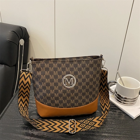 Women Retro M Letter Monogram Shoulder Bucket Bag Synthetic Leather Patchwork Wide Strap Daily Crossbody Handbag