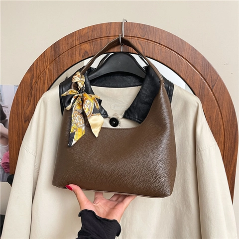 Sac à Épaule Hobo en Cuir PU à Motif Lychee pour Femmes Avec Foulard en Soie Imprimé Sac Sous le Bras en Croissant