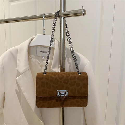 Borsa a Tracolla da Donna con Stampa Leopardata in Finta Scamosciata Catena Vintage Serratura Metallica Borsa Quadrata