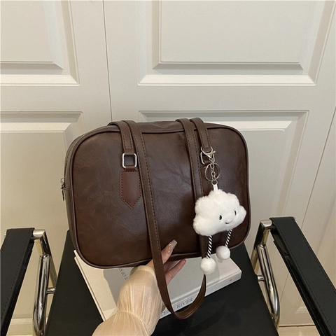 Damen Umhängetasche Vintage PU Leder Große Kapazität Pendler Tote Bag Retro Einfache Handtasche Mit Plüsch Anhänger Für Damen
