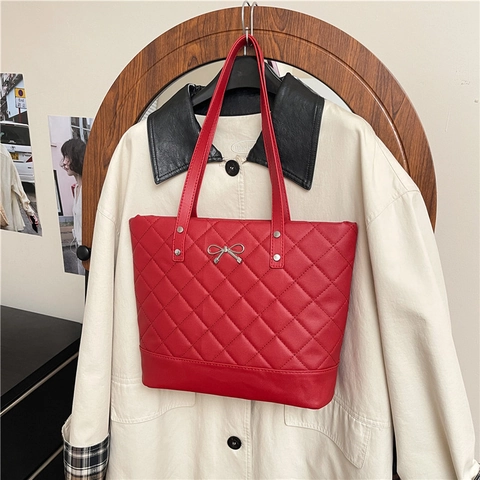 Donna Borsa Tote Trapuntata Grande Capacità Ecopelle Borsa a Spalla Con Fiocco in Metallo Argento Quotidiano Versatile Borsa